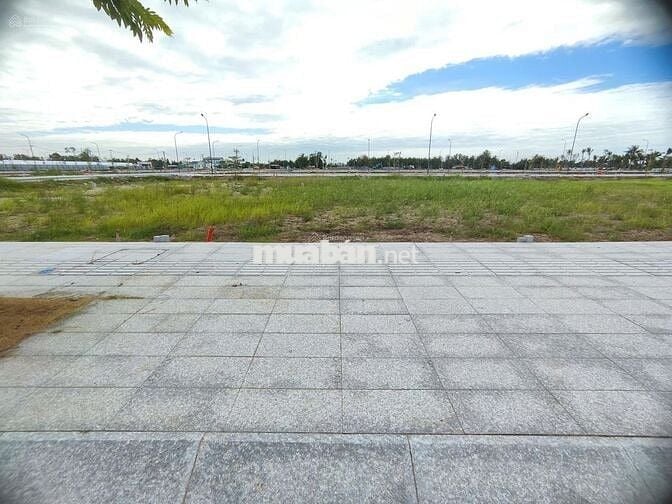 Ban nền đất 112m2 ngay TT hành chính Long An giá 17.2tr/m2 đã có sổ