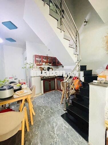 Nhà phố trệt lầu tại Lê Văn Lương. Cổng KDC Gia Long. Sổ hồng sẵn.