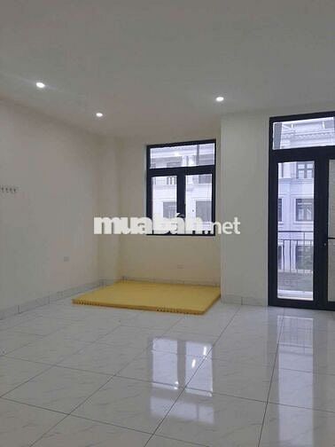 Cho thuê shop TMDV 5 tầng full điều hoà thang máy OCP 1 gia lâm