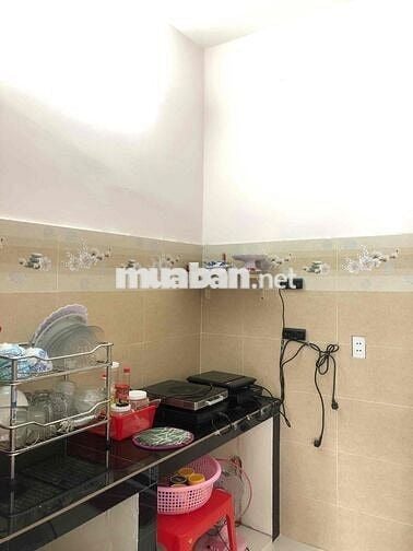 nhà mới 2 máy lạnh,tủ lạnh máy giặt giường nệm quạt bàn ghế