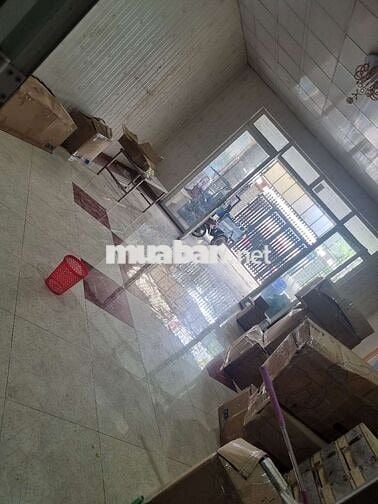 3 năm 200 tr mặt tiền chợ 180m2