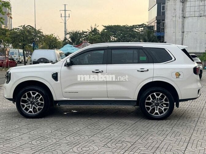 Ford Everest Titanium 2.0L 4x2 AT 2022- 20000 km