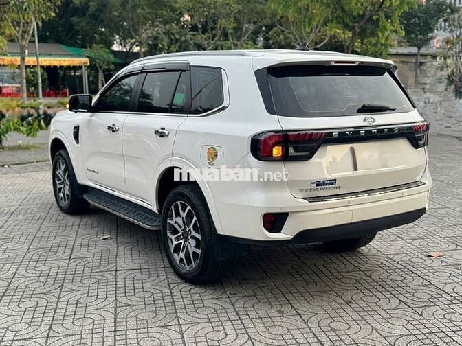Ford Everest Titanium 2.0L 4x2 AT 2022- 20000 km