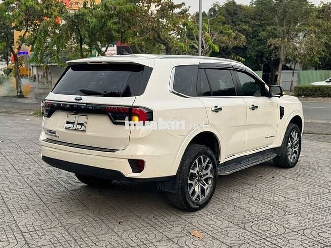 Ford Everest Titanium 2.0L 4x2 AT 2022- 20000 km