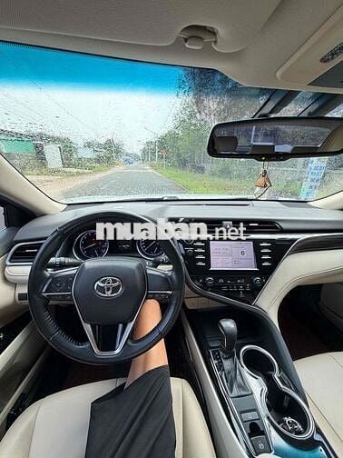 Toyota Camry 2019 2.0G