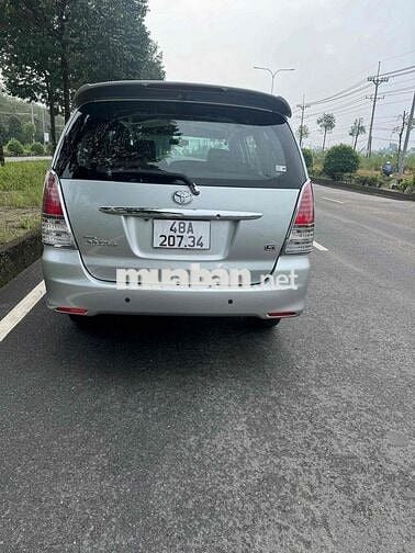 Toyota Innova 2009 G - 100000 km
