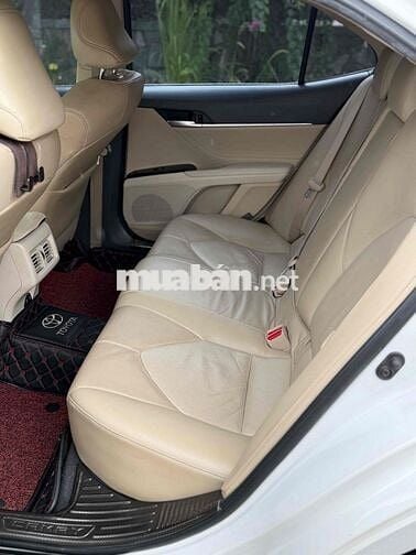 Toyota Camry 2019 2.0G