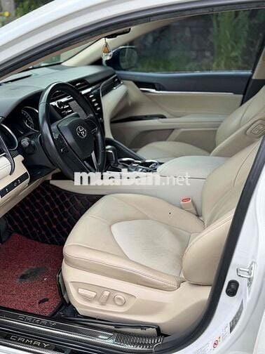 Toyota Camry 2019 2.0G