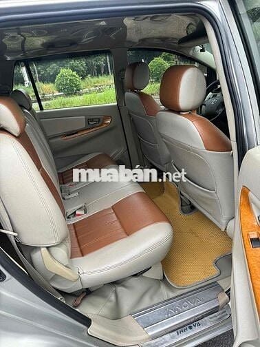 Toyota Innova 2009 G - 100000 km