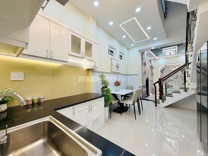 Bán nhà hẻm xe hơi 1 sẹc đường Lê Đức Thọ, P.16, 3,8 x 11, giá 4.4 tỷ