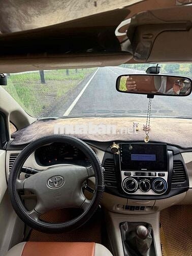 Toyota Innova 2009 G - 100000 km