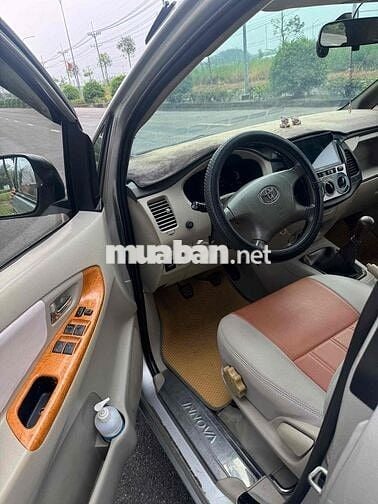 Toyota Innova 2009 G - 100000 km