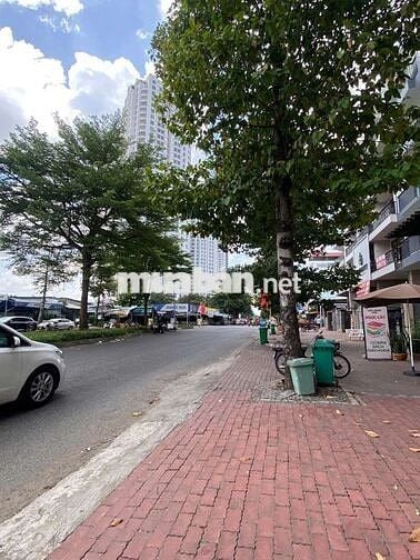 Cho thuê mặt bằng đường D4, KDC Him Lam, Quận 7