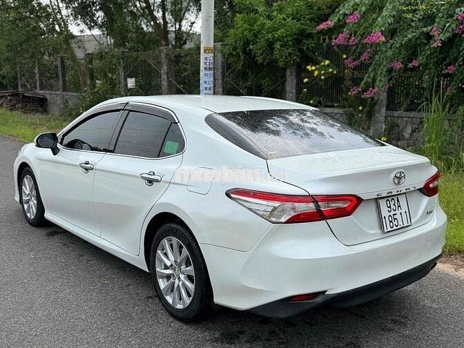 Toyota Camry 2019 2.0G