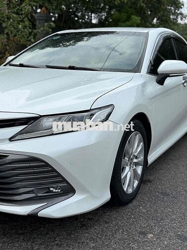 Toyota Camry 2019 2.0G