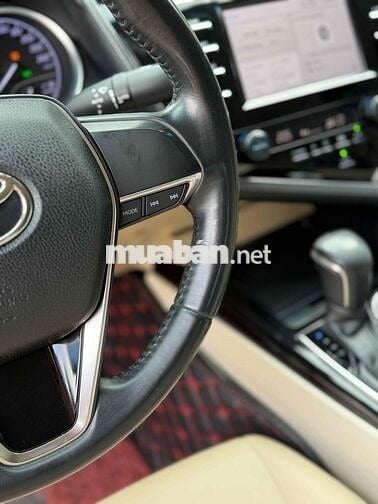 Toyota Camry 2019 2.0G