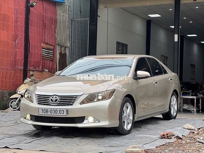 Camry 2.5Q 2014 nội ngoại thất đẹp nét căng