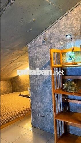 Phòng áp mái siêu chill trong căn biệt thự sân vườn