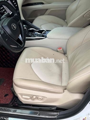 Toyota Camry 2019 2.0G