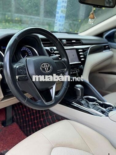 Toyota Camry 2019 2.0G
