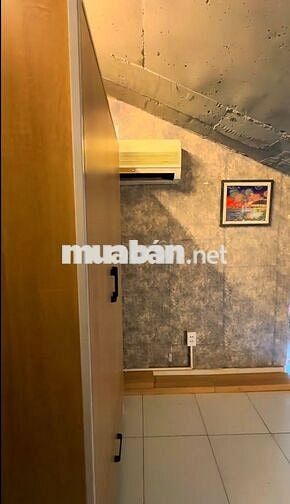 Phòng áp mái siêu chill trong căn biệt thự sân vườn