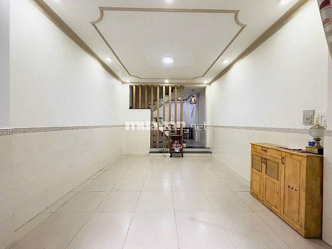 Bán nhà cực hot Lê Hồng Phong, P2, Quận 5, 2,65 tỷ, sổ riêng, tiện ích