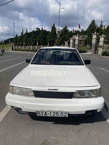 Toyota Camry 1988 Trắng Số sàn