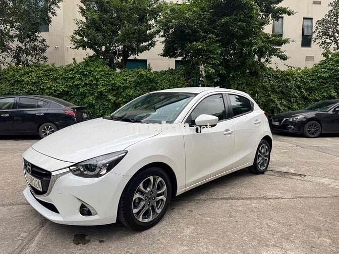 mazda 2 hatbank dáng thể thao xe nguyên bản