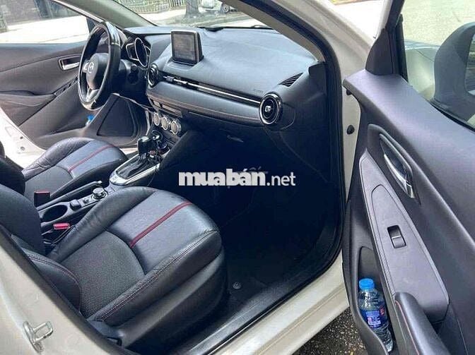 mazda 2 hatbank dáng thể thao xe nguyên bản