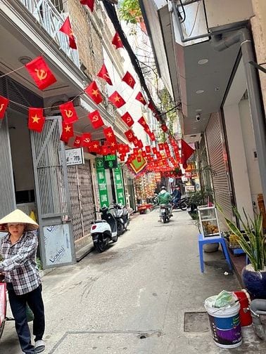 Cho thuê nhà ngõ Văn Hương, Đống Đa, DT 32m2 x 3 tầng, mặt tiền 4,6m