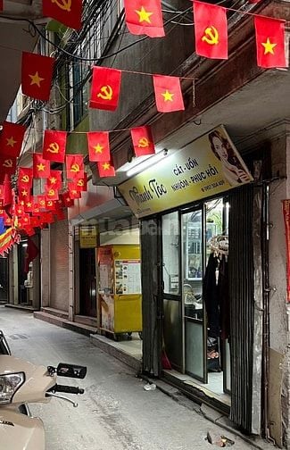 Cho thuê nhà ngõ Văn Hương, Đống Đa, DT 32m2 x 3 tầng, mặt tiền 4,6m