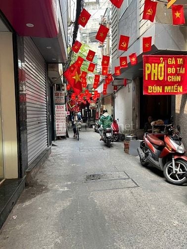 Cho thuê nhà ngõ Văn Hương, Đống Đa, DT 32m2 x 3 tầng, mặt tiền 4,6m