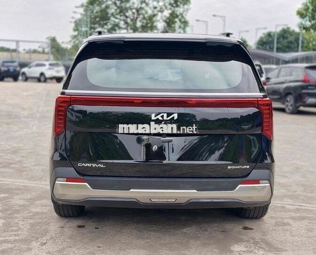 Kia Carnival 2025 2.2D Signature Đen 20000 km