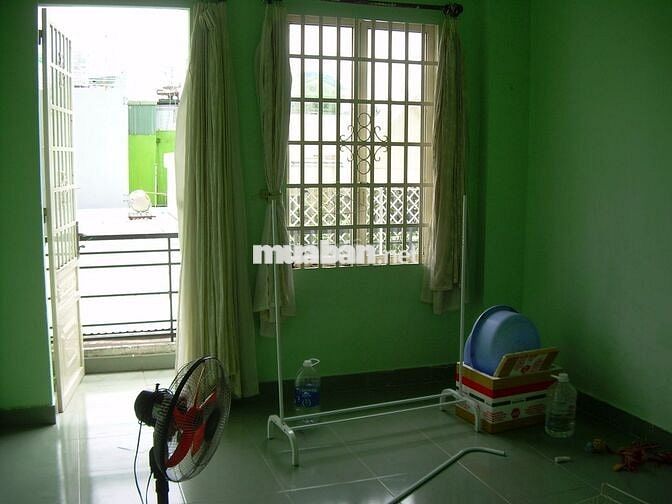 cho thuê phong`co cửa sổ,ban cong,mặt tiên