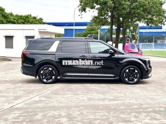 Kia Carnival 2025 2.2D Signature Đen 20000 km
