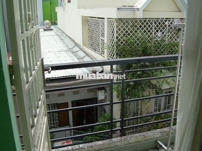 cho thuê phong`co cửa sổ,ban cong,mặt tiên