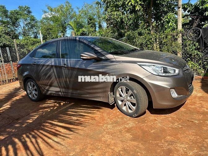 Hyundai Accent 2013 1.4 MT - 150000 km