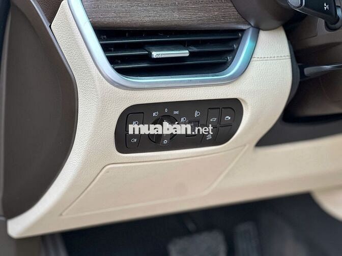 VinFast Lux SA Premium 2020 Đen 38000 km