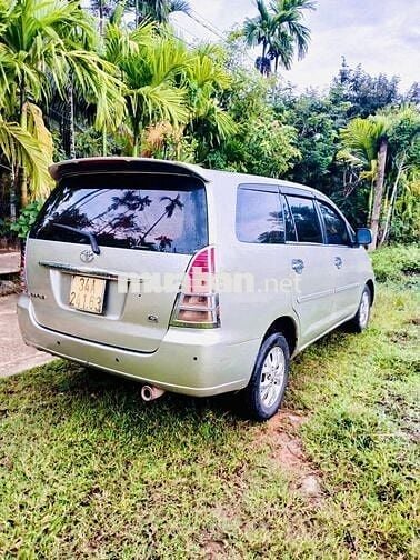 Toyota Innova 2006 G - 250 km