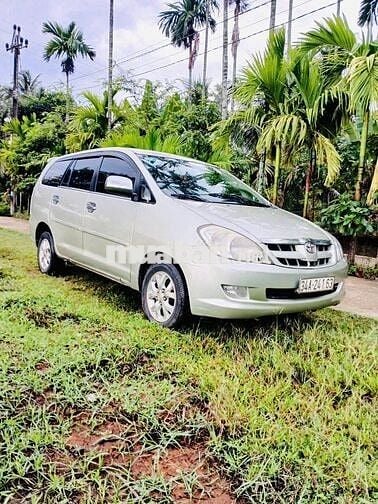 Toyota Innova 2006 G - 250 km