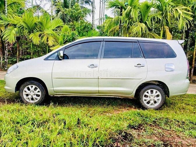 Toyota Innova 2006 G - 250 km