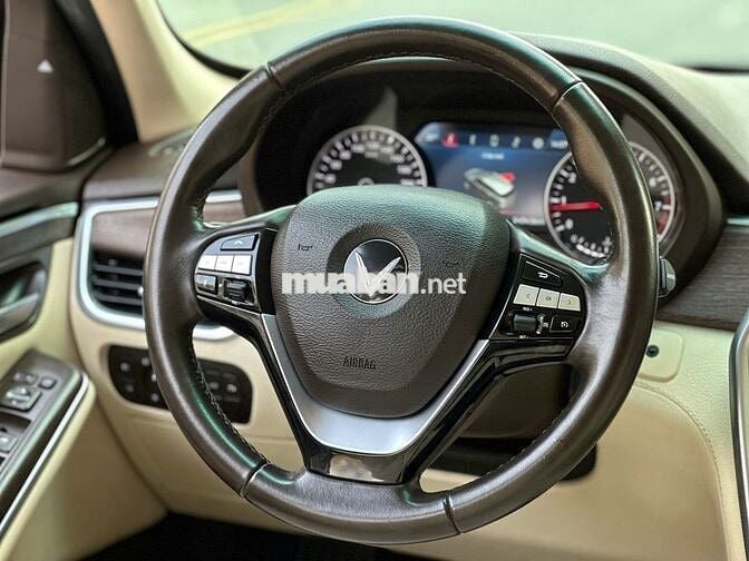 VinFast Lux SA Premium 2020 Đen 38000 km