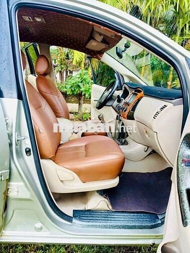 Toyota Innova 2006 G - 250 km