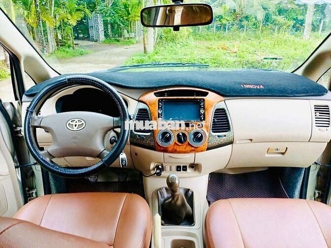 Toyota Innova 2006 G - 250 km