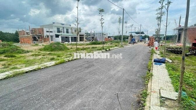 Bán 5 lô liền kề đối diện công viên ngay KDC Bửu Long giá chỉ 1t380