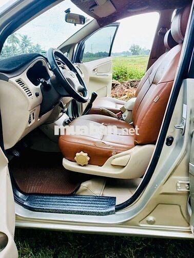 Toyota Innova 2006 G - 250 km