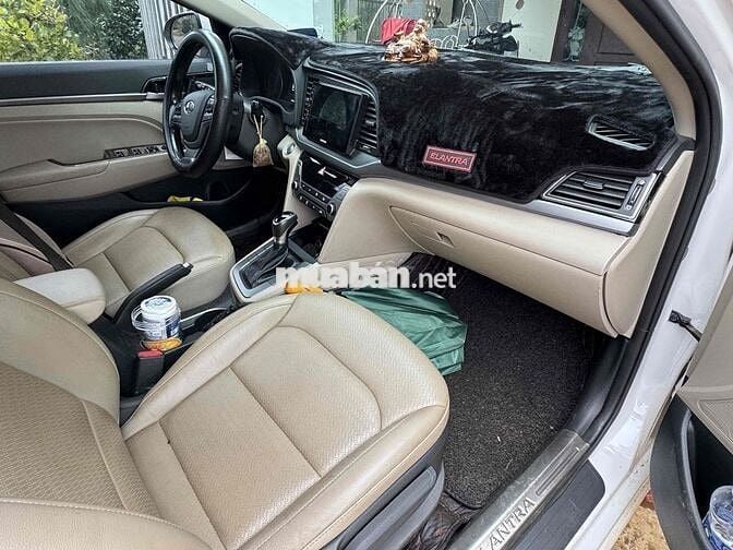 Hyundai Elantra 2018 2.0 AT 82000 km