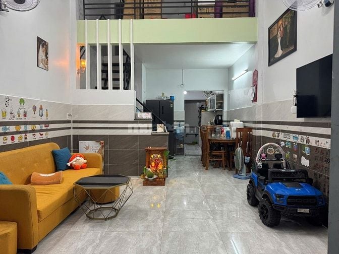 CẦN BÁN NHÀ ĐƯỜNG HUỲNH THỊ HAI, GẦN UBND P.TCH, SHR, HXH