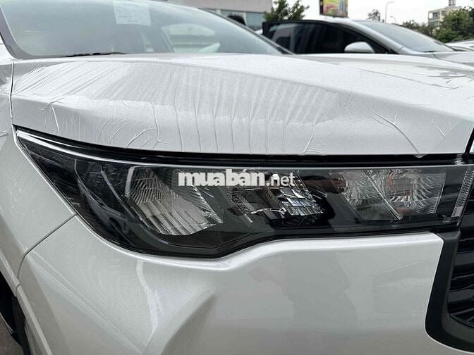 Toyota Innova Cross 2025 Trắng G 730 tr giao ngay