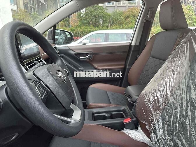 Toyota Innova Cross 2025 Trắng G 730 tr giao ngay